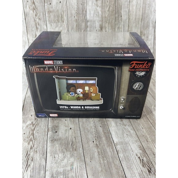 Funko POP! Mini Moments: Marvel's WandaVision Living Room 70's Wanda & Geraldine - Picture 4 of 8